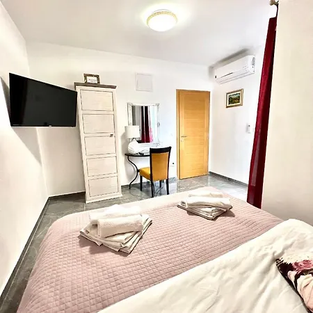 Antiqua 4*