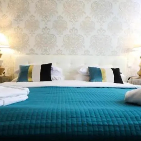 Antiqua بيبينيا