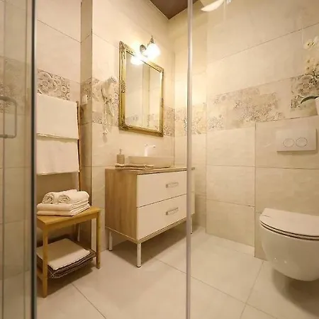 Antiqua بيبينيا